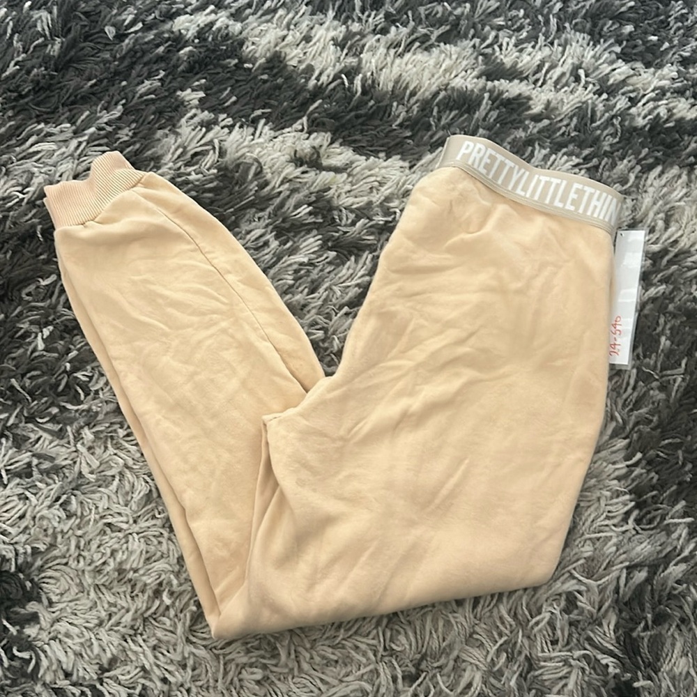 Cream Prettylittlething Joggers